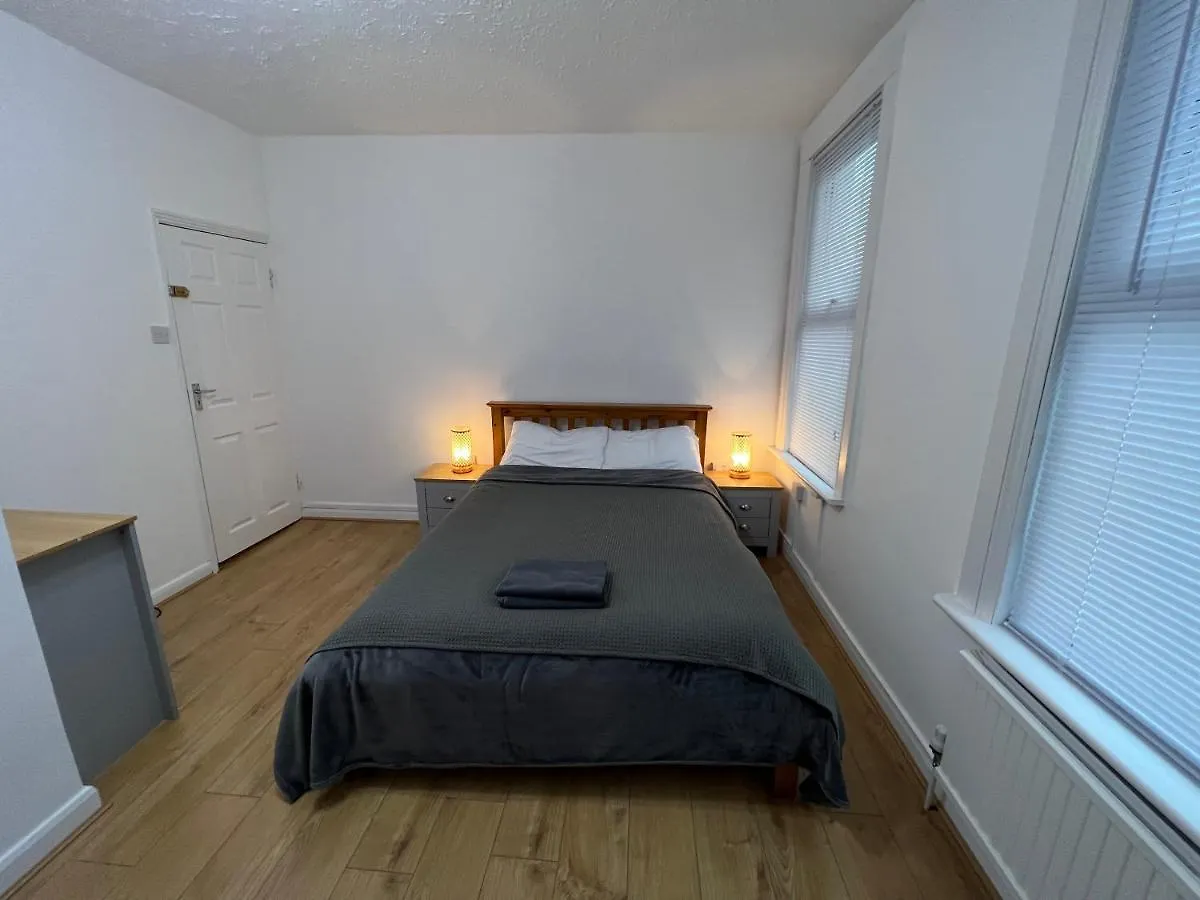 Private Rooms In Victorian House, Forest Hill, London Guest house